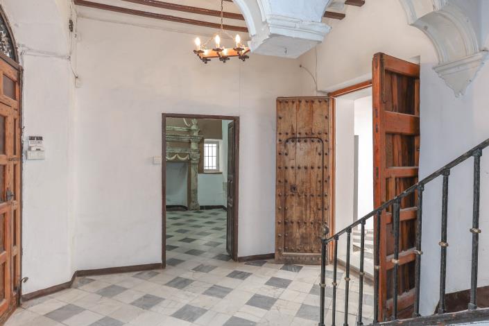 Image No.5-7 Bed Townhouse for sale