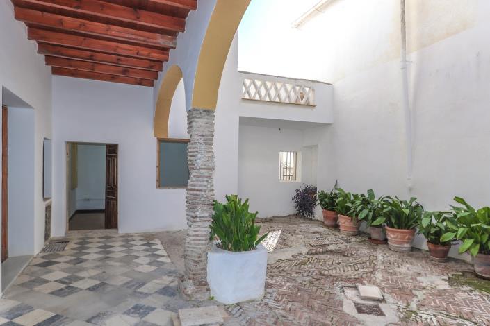 Image No.3-7 Bed Townhouse for sale