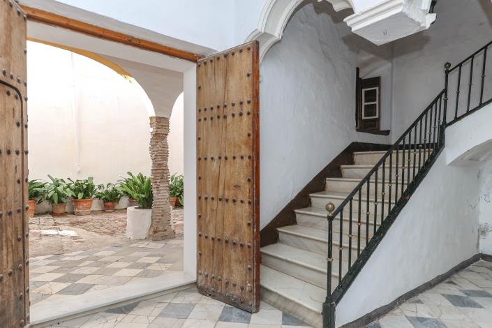 Image No.7-7 Bed Townhouse for sale