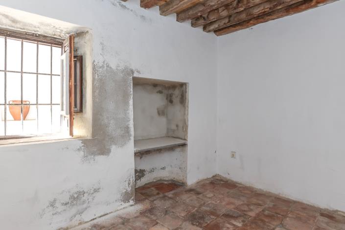 Image No.20-7 Bed Townhouse for sale