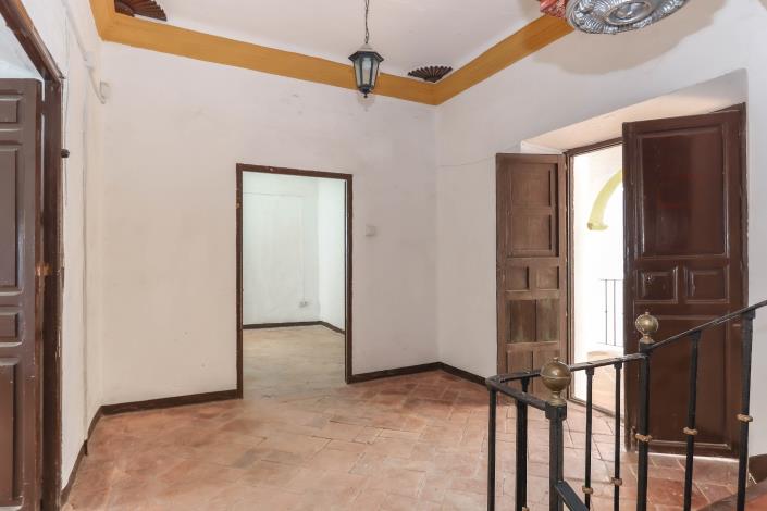 Image No.24-7 Bed Townhouse for sale