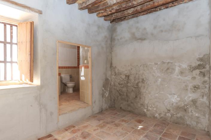 Image No.25-7 Bed Townhouse for sale