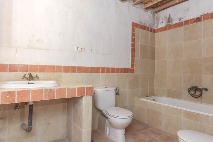 Image No.27-7 Bed Townhouse for sale