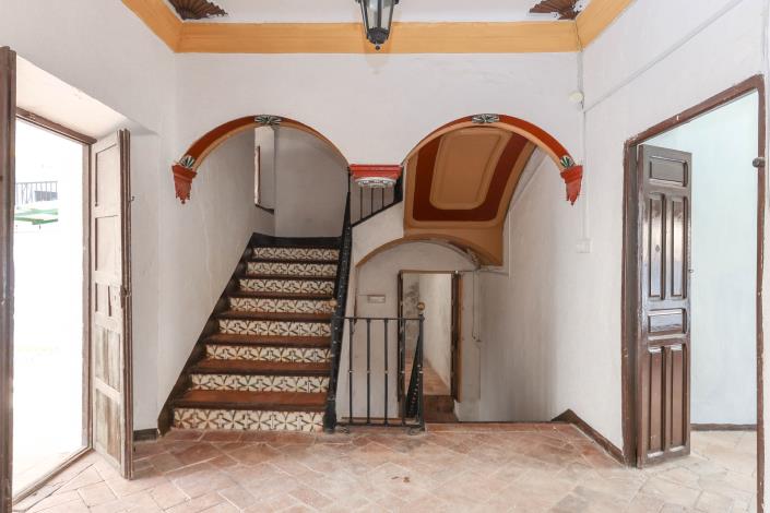 Image No.28-7 Bed Townhouse for sale