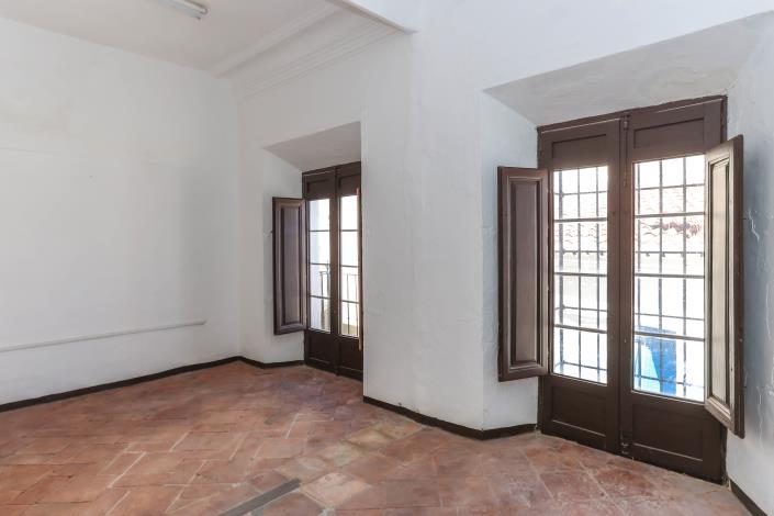 Image No.30-7 Bed Townhouse for sale