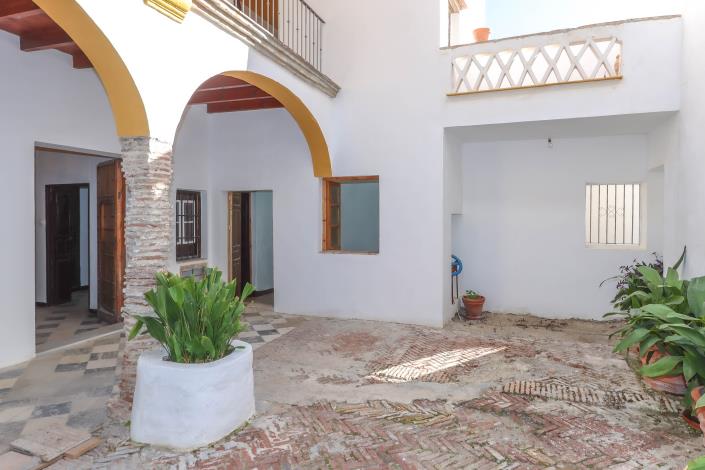 Image No.52-7 Bed Townhouse for sale