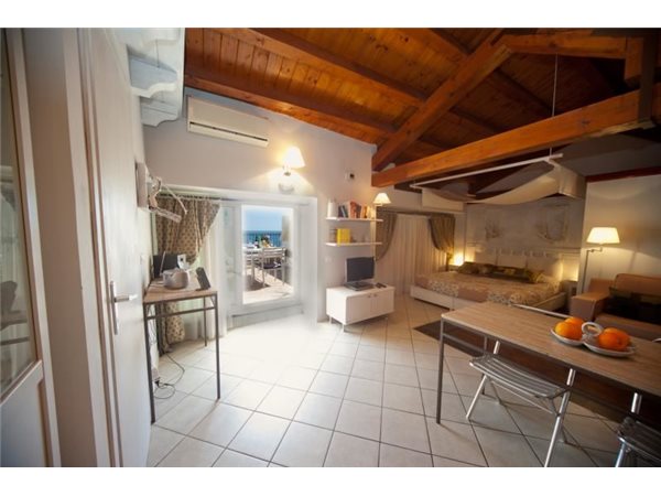 Image No.11-5 Bed Property for sale