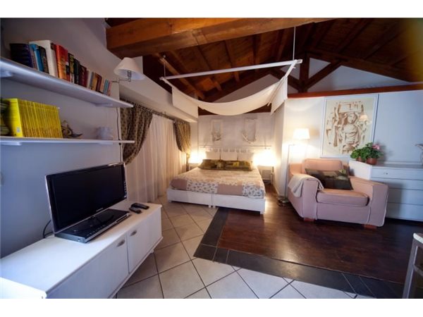 Image No.16-5 Bed Property for sale