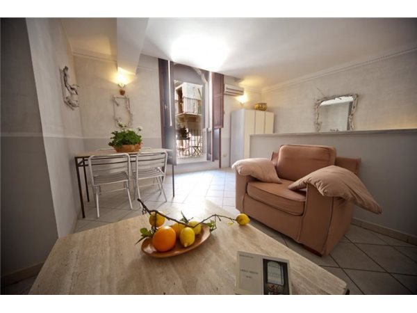 Image No.18-5 Bed Property for sale