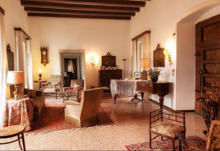 Image No.13-6 Bed Property for sale