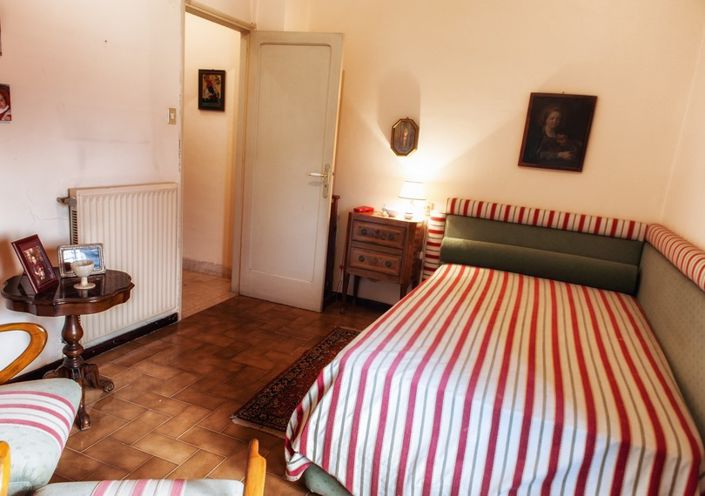 Image No.17-6 Bed Property for sale