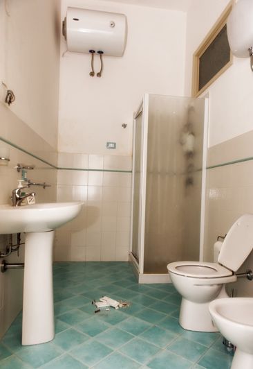 Image No.21-6 Bed Property for sale