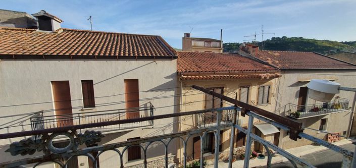 Image No.18-2 Bed House for sale