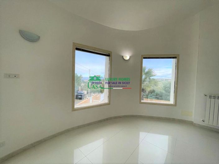 Image No.14-3 Bed Villa for sale