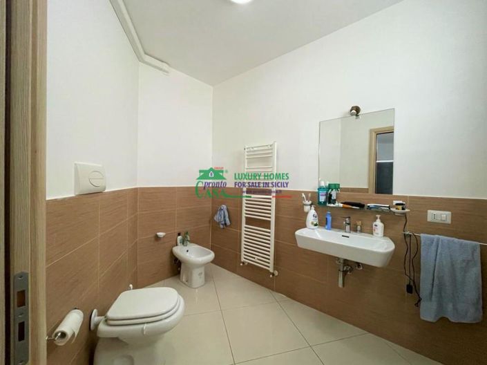 Image No.18-3 Bed Villa for sale