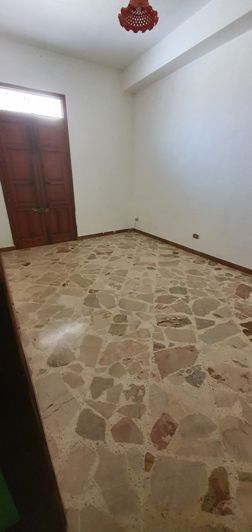 Image No.25-4 Bed House for sale