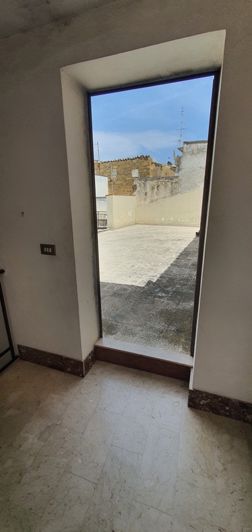 Image No.28-4 Bed House for sale