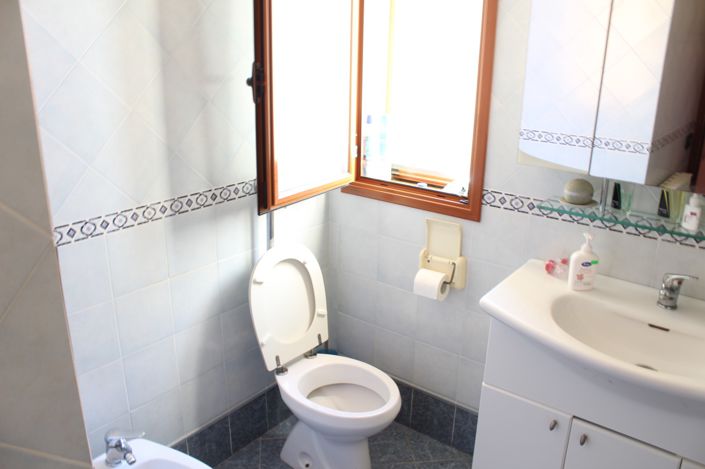 Image No.10-5 Bed Villa for sale