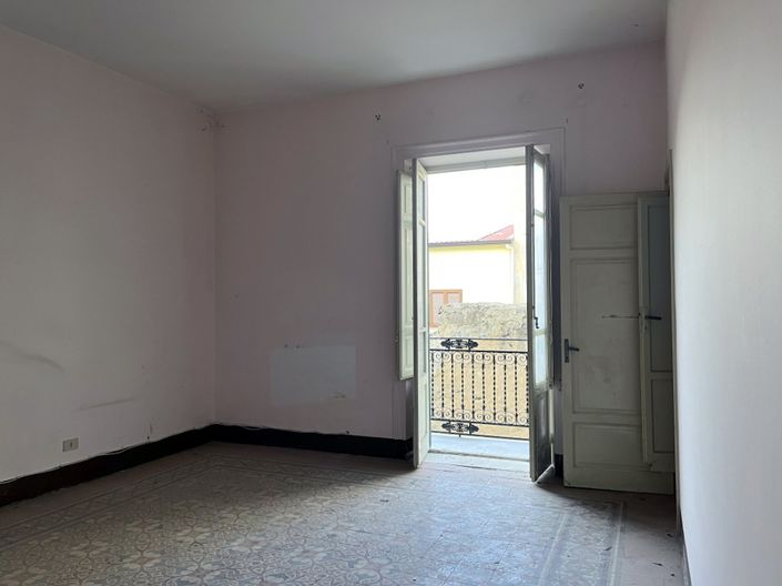 Image No.5-2 Bed House for sale