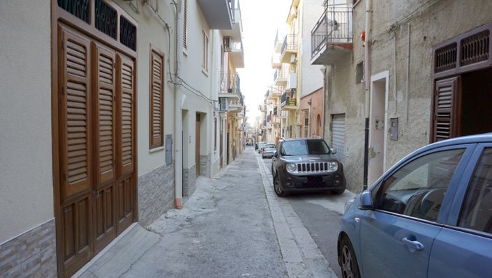 Image No.12-7 Bed Apartment for sale