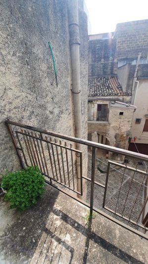 Image No.20-2 Bed House for sale