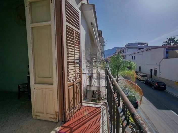 Image No.16-5 Bed House for sale