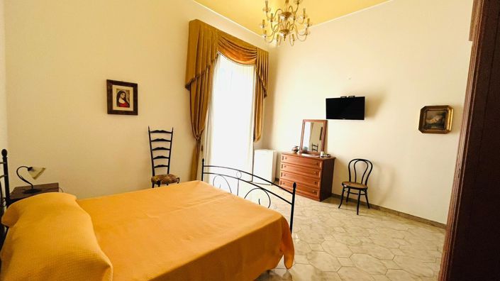 Image No.11-3 Bed House for sale