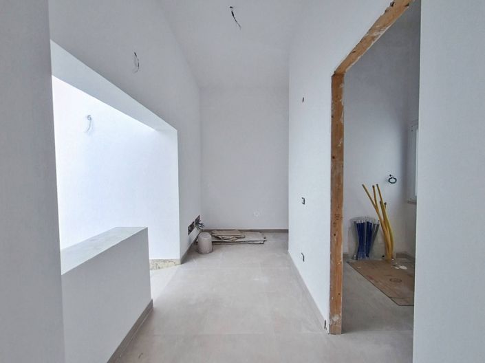 Image No.28-25 Bed Apartment for sale