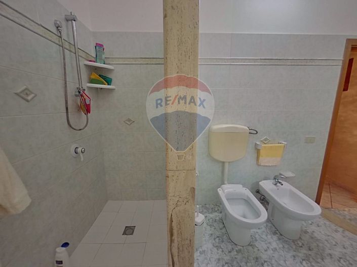 Image No.15-3 Bed Villa for sale