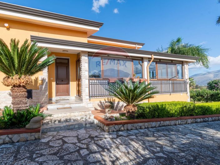 Image No.2-4 Bed Villa for sale