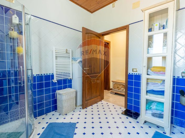 Image No.32-4 Bed Villa for sale