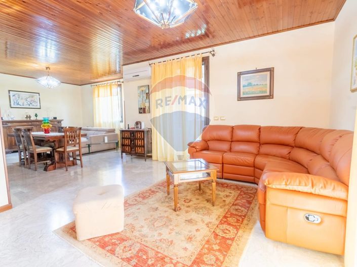 Image No.8-4 Bed Villa for sale