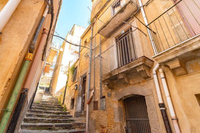 1 - Caltagirone, House