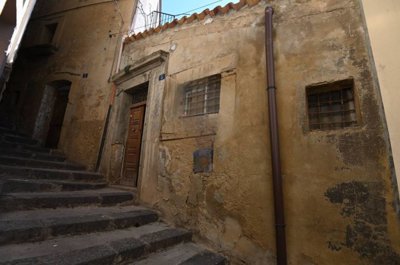 1 - Caltagirone, House