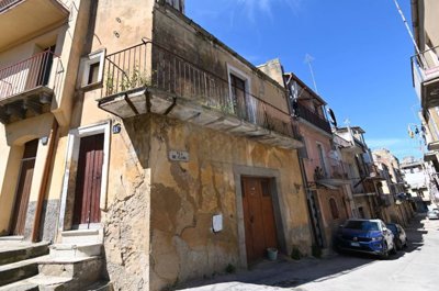 1 - Caltagirone, House