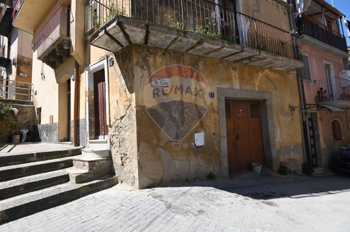 Image No.2-Maison de 1 chambre à vendre à Caltagirone