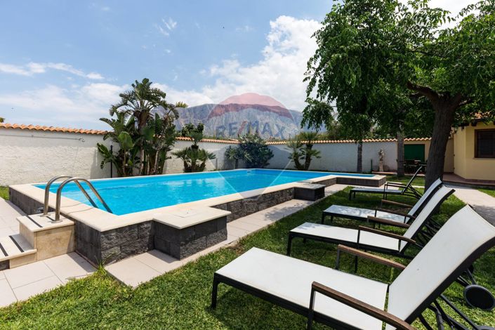 Image No.25-5 Bed Villa for sale