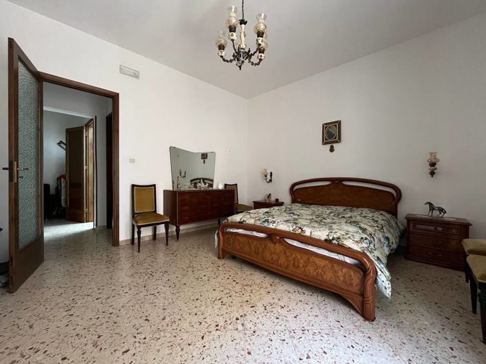 Image No.17-2 Bed House for sale