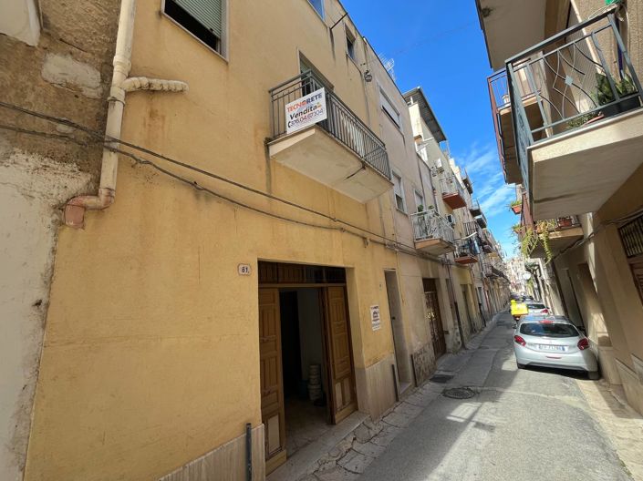 Image No.30-2 Bed House for sale