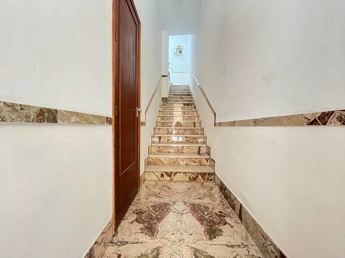 Image No.4-2 Bed House for sale