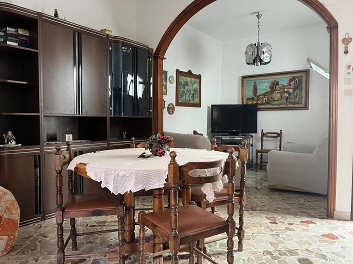 Image No.9-2 Bed House for sale