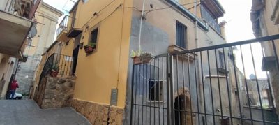 1 - Caltagirone, House