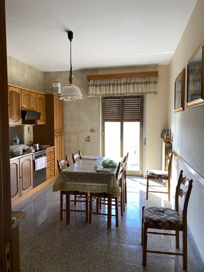 Image No.17-6 Bed House for sale