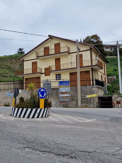 Image No.2-6 Bed House for sale