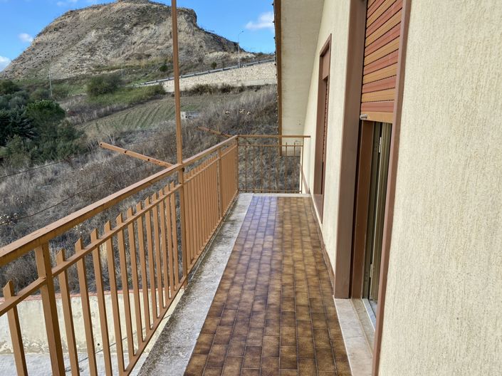 Image No.39-6 Bed House for sale