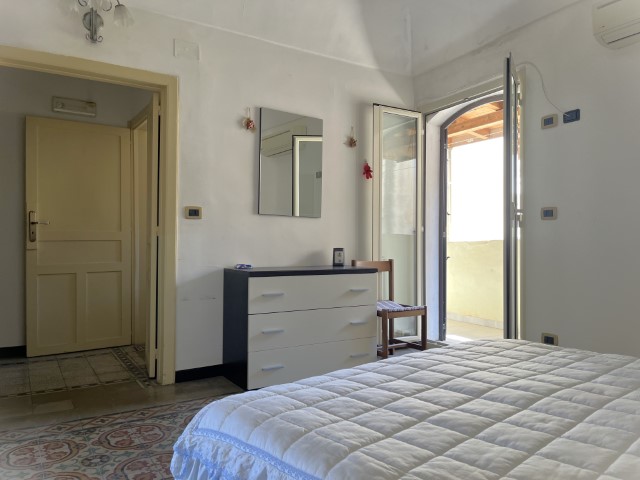 Image No.30-2 Bed House for sale