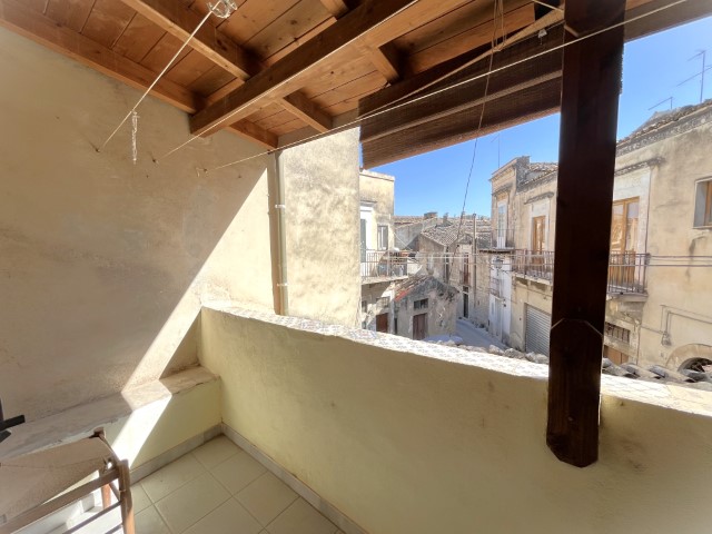 Image No.40-2 Bed House for sale