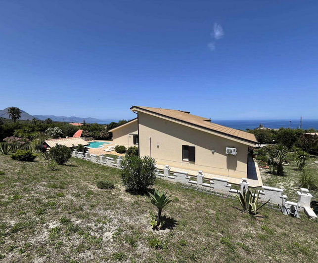 Image No.2-4 Bed Villa for sale