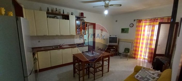 Image No.3-Appartement de 2 chambres à vendre à Caltagirone