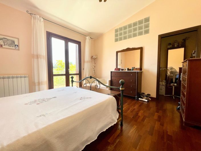 Image No.26-3 Bed Villa for sale